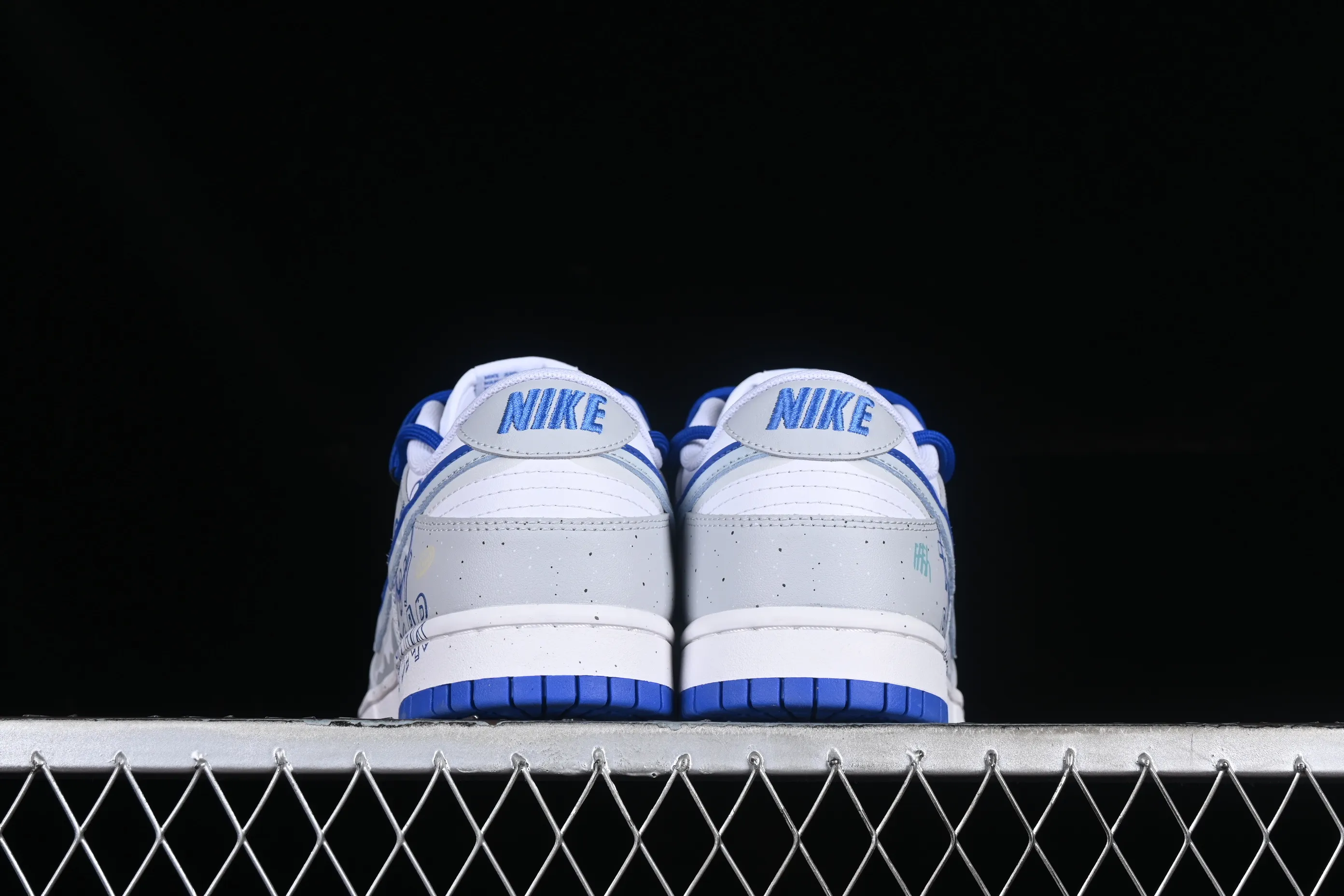 All Categories Nk SB Dunk Series Nk SB Dunk Low Low-top sneakers Nk Dunk Low "Royal" Gummy bear color graffiti Bear English letters SB strap low-top casual sneakers DV0831-104